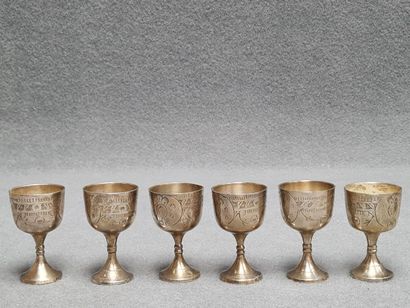 Ensemble de métal argenté: six coquetiers...