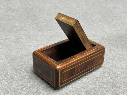 - Tabatière en corne
-Tabatière en bois
-...