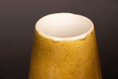 ART NOUVEAU ensemble de trois vases en céramique...