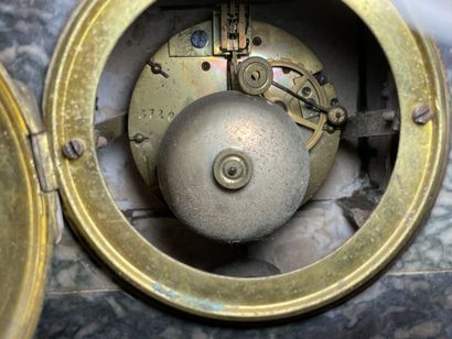 Nymphe des flots. 
Pendule en régule patiné,...