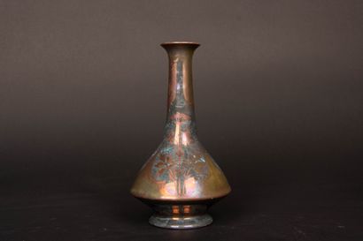 Ensemble de trois vases Art nouveau. 
H....