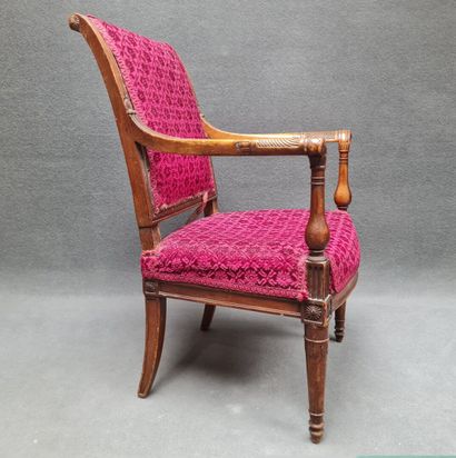 Fauteuil d'enfant en acajou, dossier renversé...