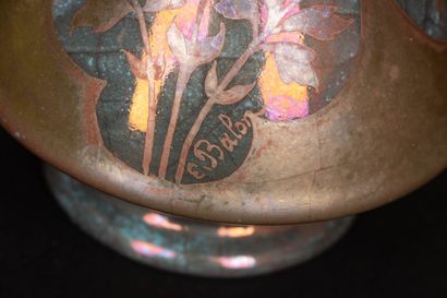 Ensemble de trois vases Art nouveau. 
H....