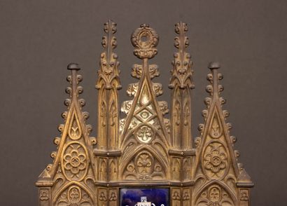 Triptyque en bronze néo-gothique à décor...