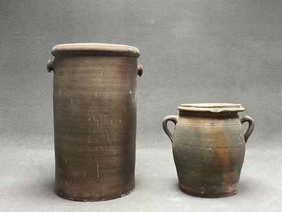 Grand pot à saler en grès et un autre plus...