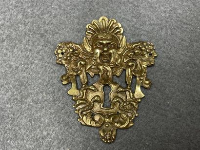 Eléments de décoration en bronze et laiton....
