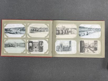 Trois albums de cartes postales anciennes...