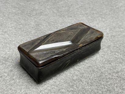- Tabatière en corne
-Tabatière en bois
-...