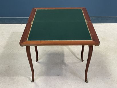 Table à jeux, formant écritoire et coiffeuse,...