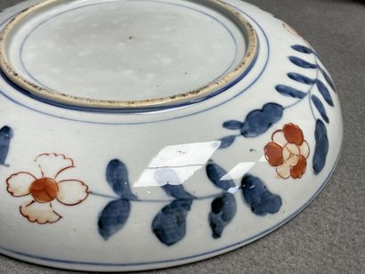 Asie. 
Deux assiettes en porcelaine Imari....