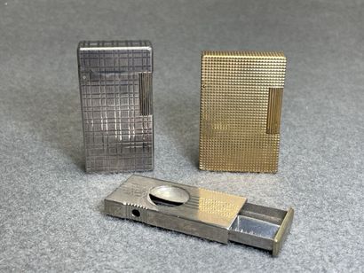 DUPONT
Briquet en métal doré.

On y joint...