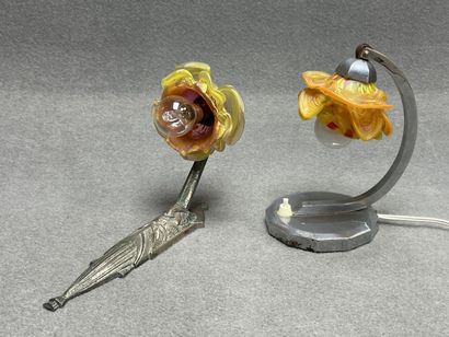 Deux luminaires:
- Applique murale en alliage...