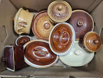 Deux cartons de 20 terrines en porcelaine...