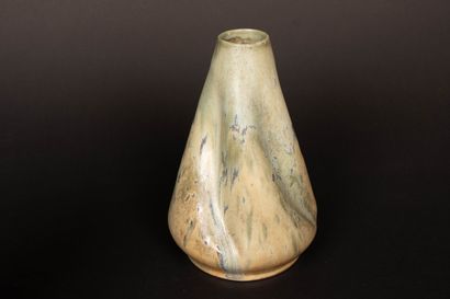ART NOUVEAU ensemble de trois vases en céramique...