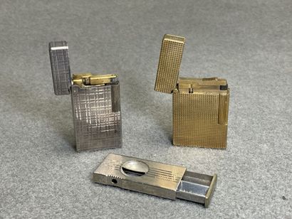 DUPONT
Briquet en métal doré.

On y joint...