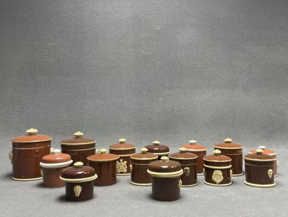 Ensemble de 15 terrines rondes en faience...