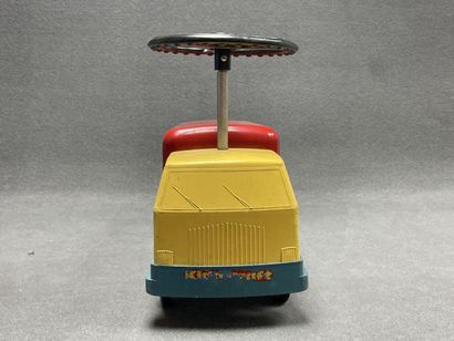 Kiddicraft, France. 
Camion-pousseur enfant...