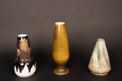 ART NOUVEAU ensemble de trois vases en céramique...