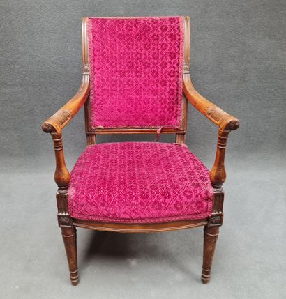 Fauteuil d'enfant en acajou, dossier renversé...