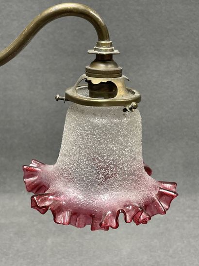 Lampe de bureau en bronze et tulipe verre.
Début...