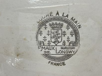 LONGWY. 
Deux dessous de plats en faïence....