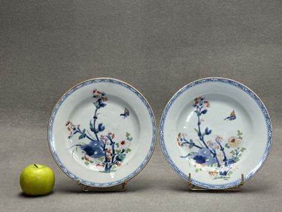 Paire d'assiettes en porcelaine de Chine...