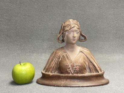 Buste de jeune fille. 
Epreuve en terre cuite....