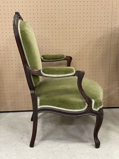 Paire de fauteuils à dossier plat en palissandre...