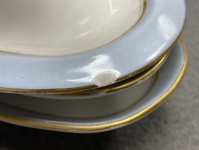 Partie de service de table en porcelaine...