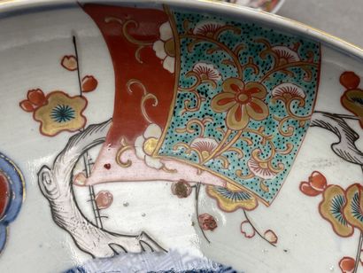 Asie. 
Deux assiettes en porcelaine Imari....