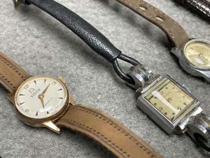 Lot de montres :
- Deux montres d' homme...