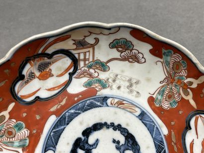 Asie. 
Deux assiettes en porcelaine Imari....