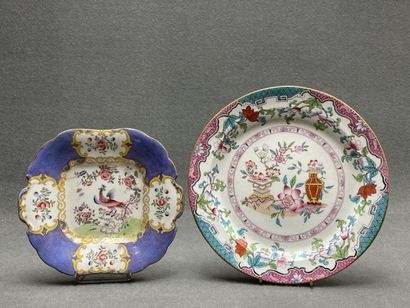 MINTON.
Plat et assiette en faience anglaise....