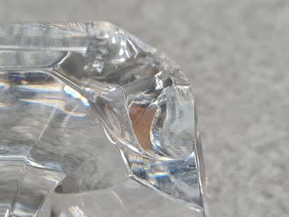BACCARAT: Carafe en cristal, étiquette en...