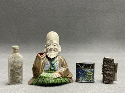 Lot comprenant: 
Personnage en porcelaine,...