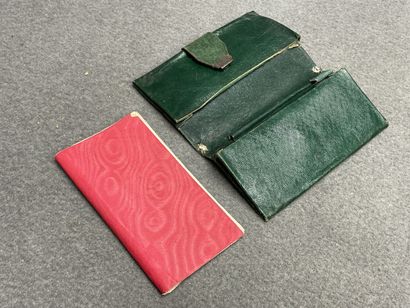 Carnet en cuir. 
Milieu XIX°
15 x 9 cm.