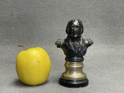 Buste de louis XVIII en bronze patiné, sur...