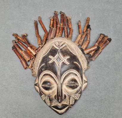 Collection de quatre masques africains 
H:...