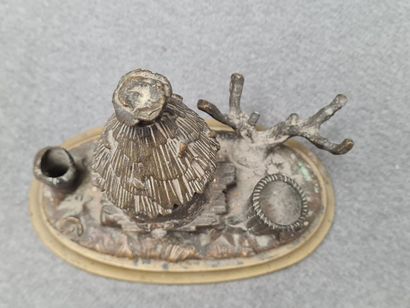 Encrier en bronze Charles X figurant une...