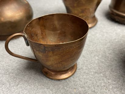 Lot de verseuses, faitout et tasse miniatures...