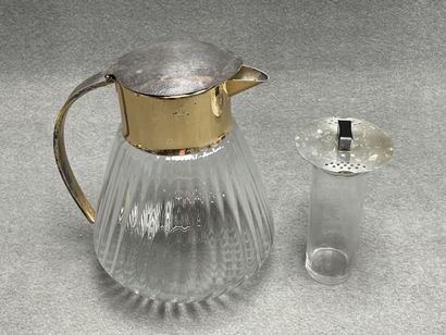 Carafe rafraichissoir en verre et métal argenté
H....