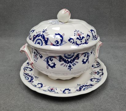 Soupière et son dormant en faience de Rouen
XX°
D:...