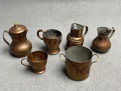 Lot de verseuses, faitout et tasse miniatures...