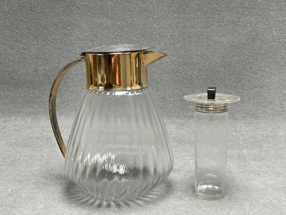 Carafe rafraichissoir en verre et métal argenté
H....