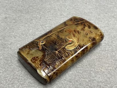 Etui en écaille à décor de hérons. 
Japon...