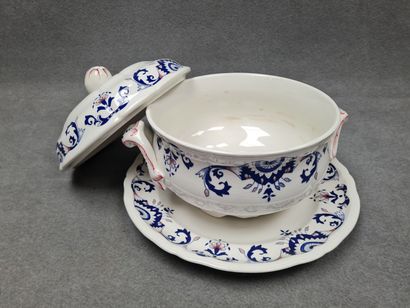 Soupière et son dormant en faience de Rouen
XX°
D:...