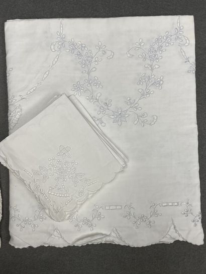Deux ensembles Nappe et douze serviettes....