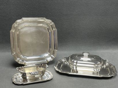 Maison FRIONNET-FRANCOIS. 
Légumier, saucière,...