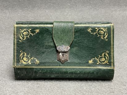 Carnet en cuir. 
Milieu XIX°
15 x 9 cm.