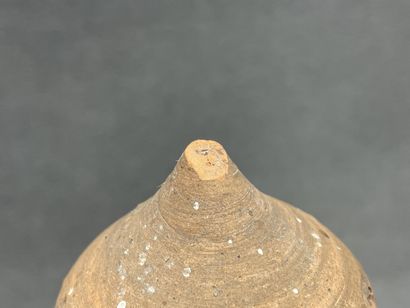 Epis de cheminée en grès.
H: 45 cm. 
D: 22,5...